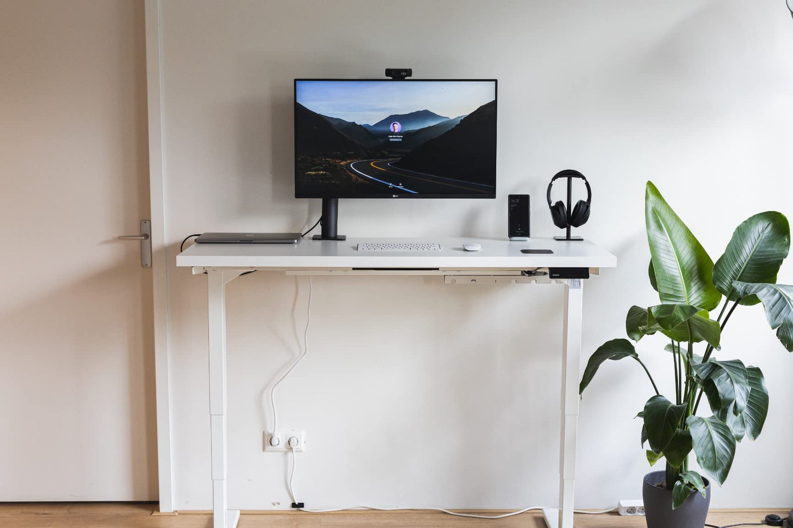 Maidesite vs. Boho Office: Welcher höhenverstellbare Schreibtisch ist die beste Wahl im mittleren Preissegment?