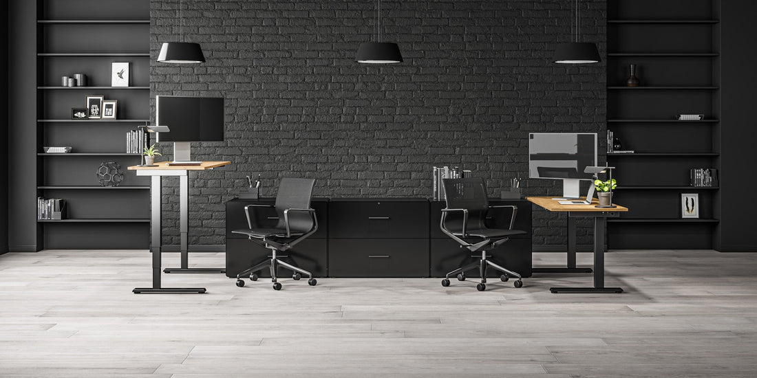 Hochwertige höhenverstellbare Schreibtische im Büro