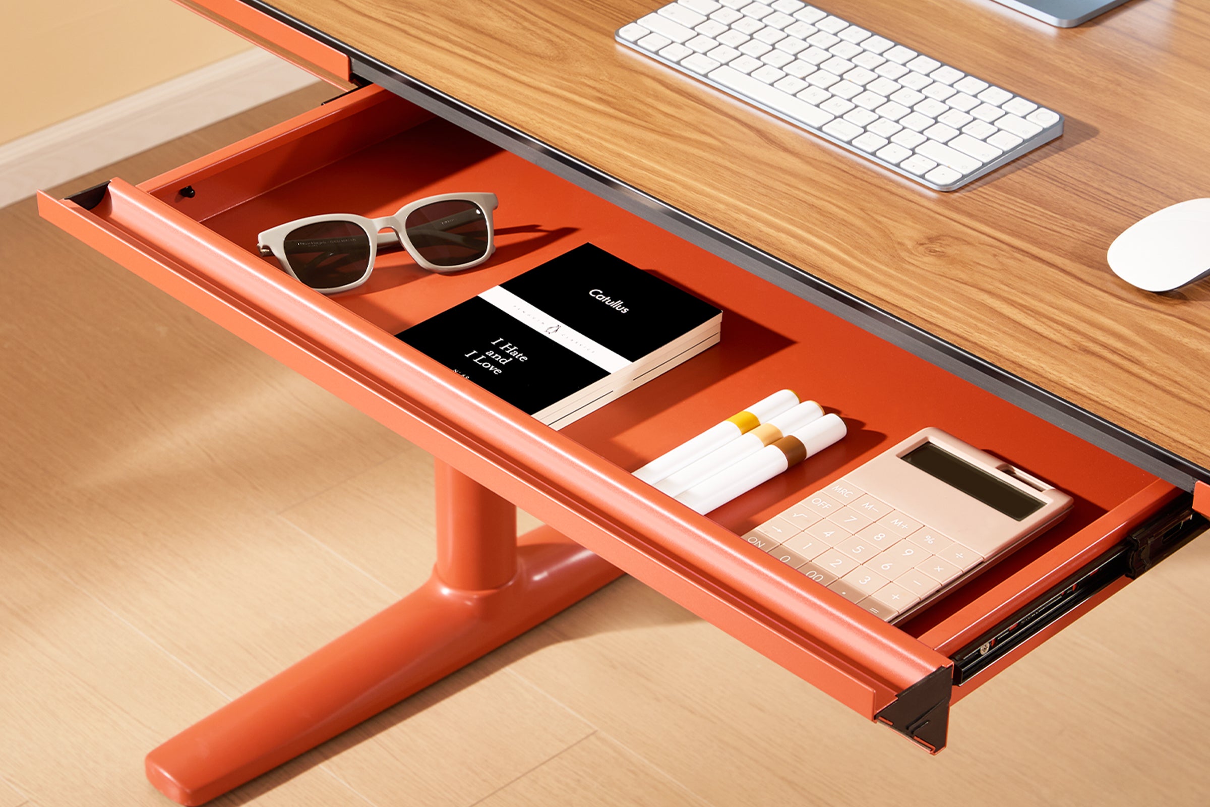 <h3>Großzügige, versteckte Schublade</h3>