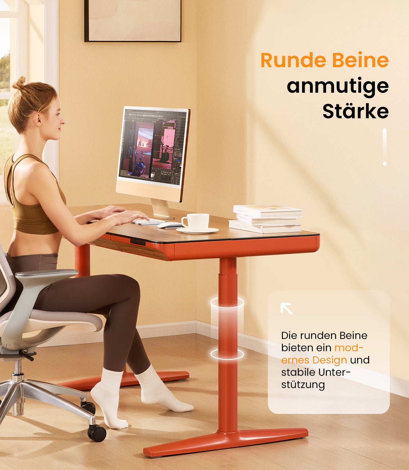 Junge Frau bei der Arbeit an einem höhenverstellbaren Maidesite Yoga-Schreibtisch mit rundem orangefarbenem Bein